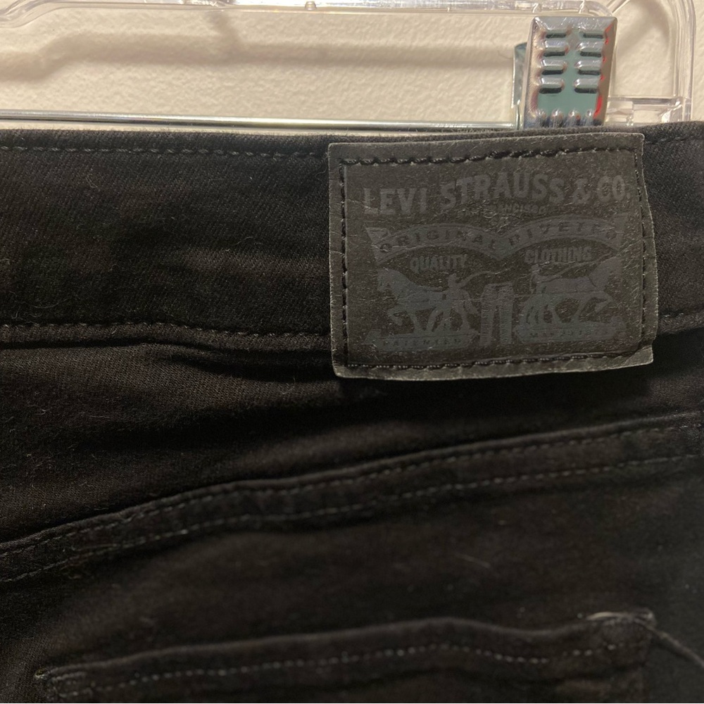 Levis 315 Shaping Bootcut Women’s black stretch high rise jean - Picture 5 of 7